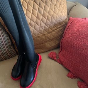 Women size 10 boots and small crossbody bag